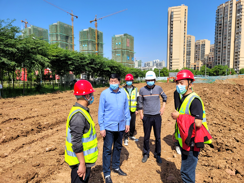 六安市重点工程建设管理处党组书记、主任陈斌到长安路南延项目调研复工复产工作