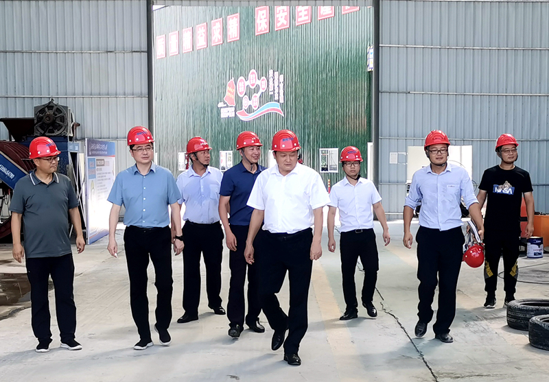 淮南市交通运输局党组书记、局长李辉到S16合周寿县预制标检查指导 - 副本